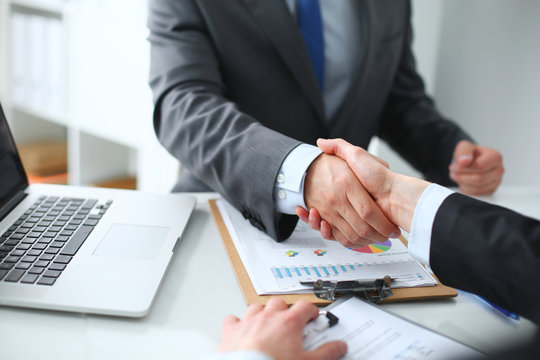 aperto de mão 2.0.jpg